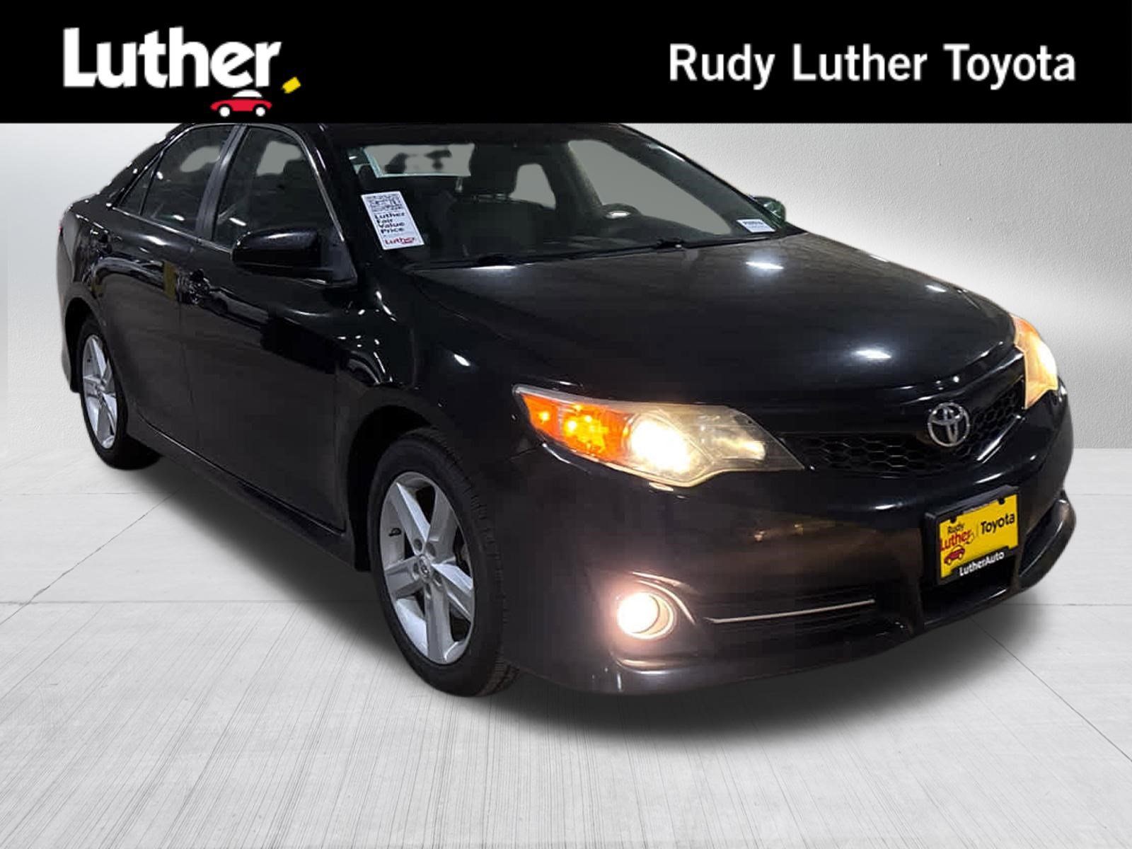 Used 2013 Toyota Camry SE image 1