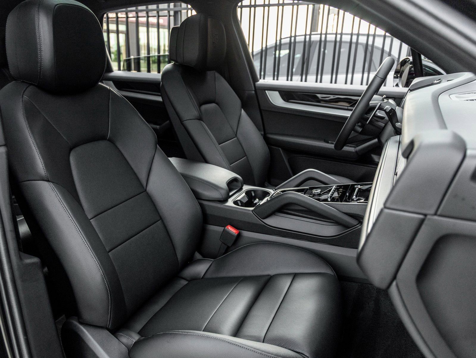 Certified 2025 Porsche Cayenne image 39