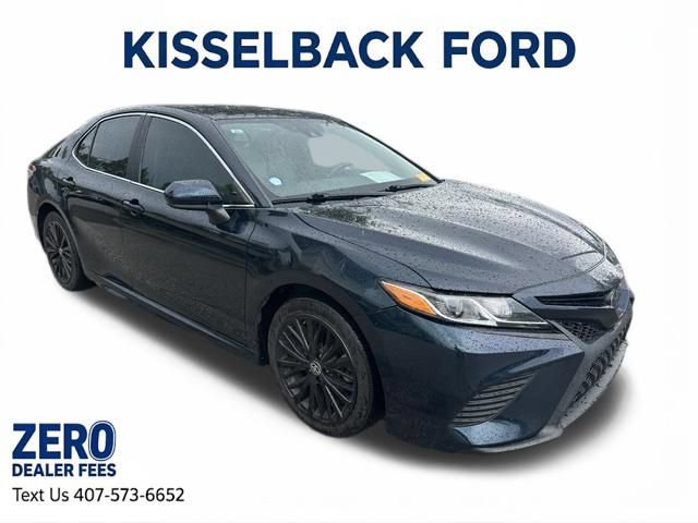 Used 2020 Toyota Camry SE FWD image 1