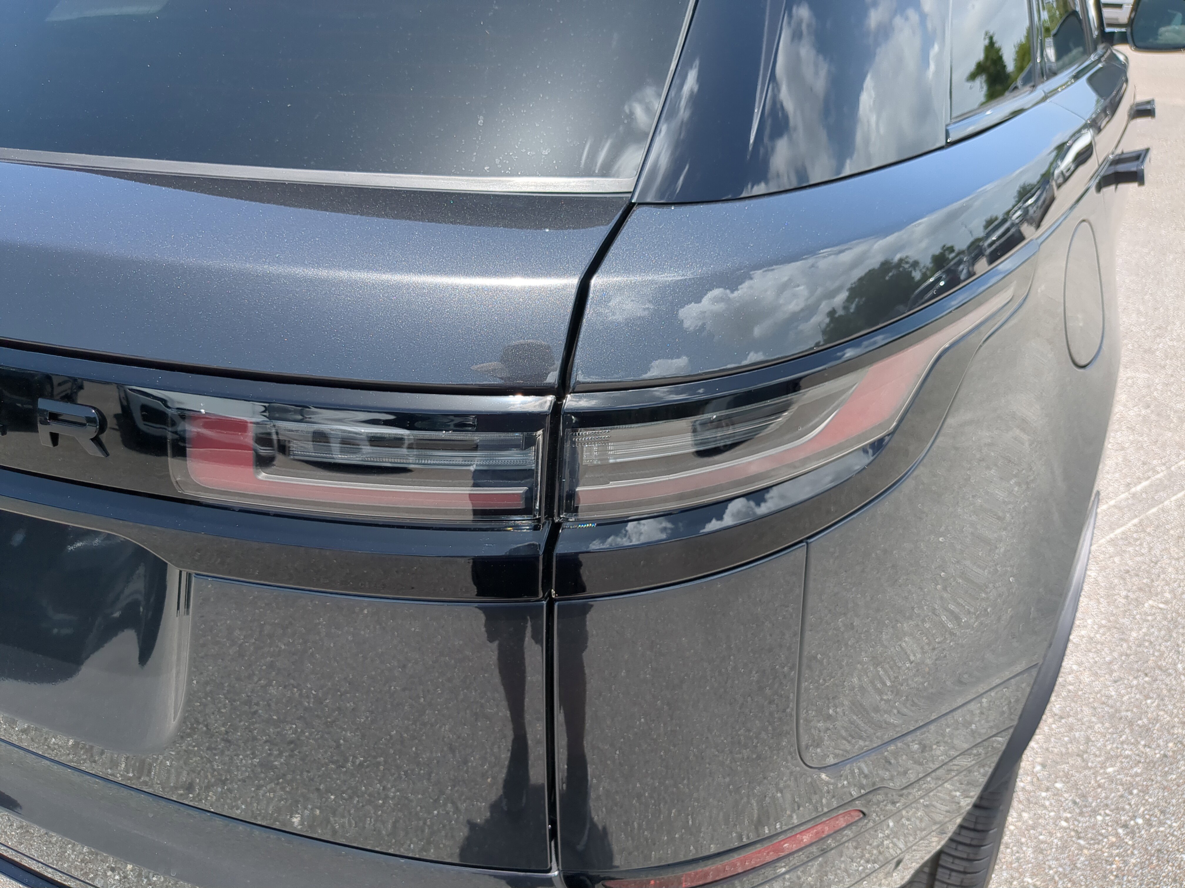 New 2026 Land Rover Range Rover Velar Dynamic SE image 10