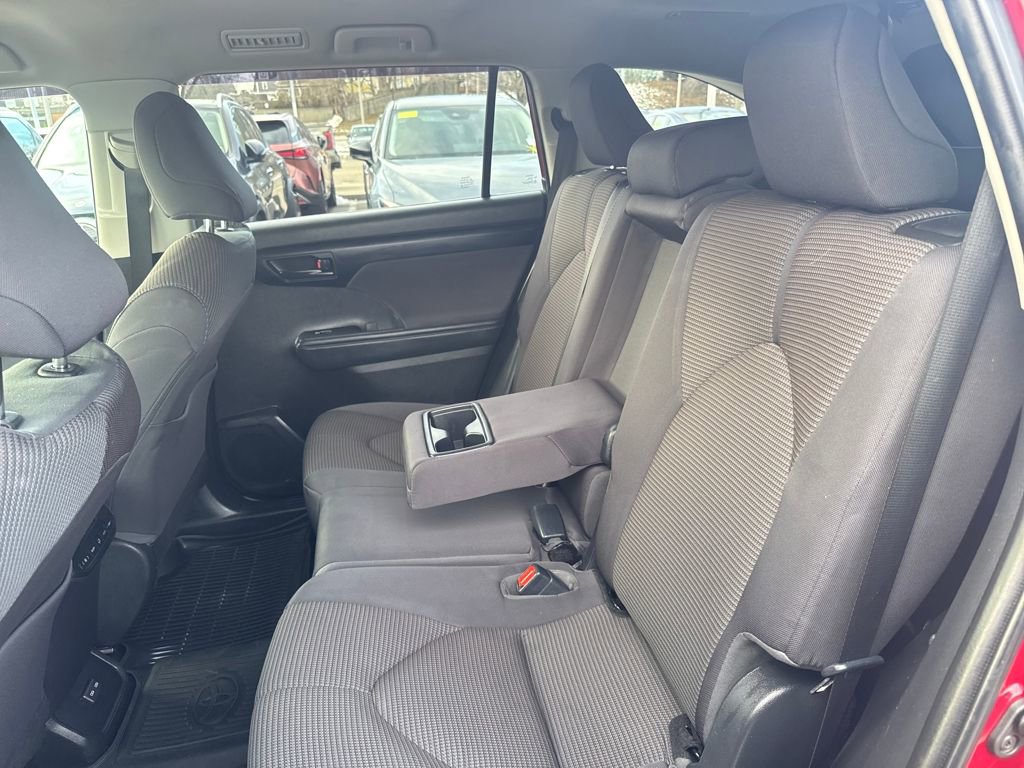 Used 2022 Toyota Highlander LE image 35