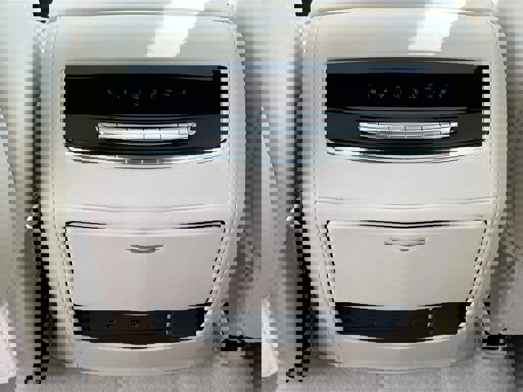 New 2025 Cadillac Escalade Sport Platinum w/ LPO, ONYX Package image 28