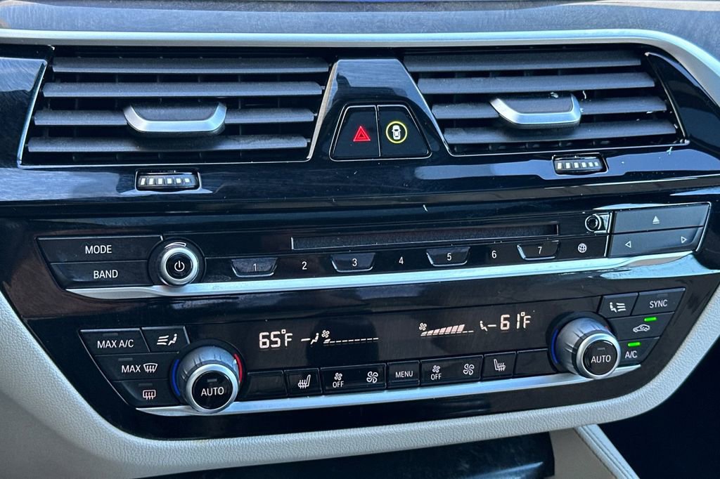 Used 2019 BMW 530e w/ M Sport Package image 22