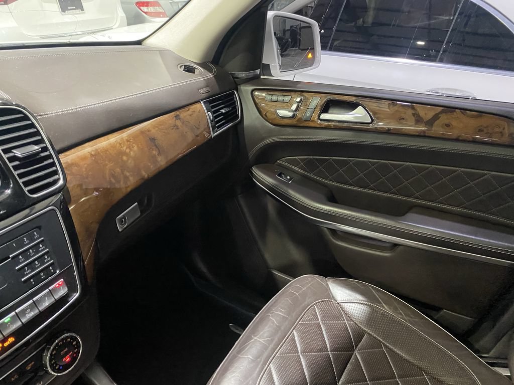 Used 2017 Mercedes-Benz GLS 550 4MATIC image 4