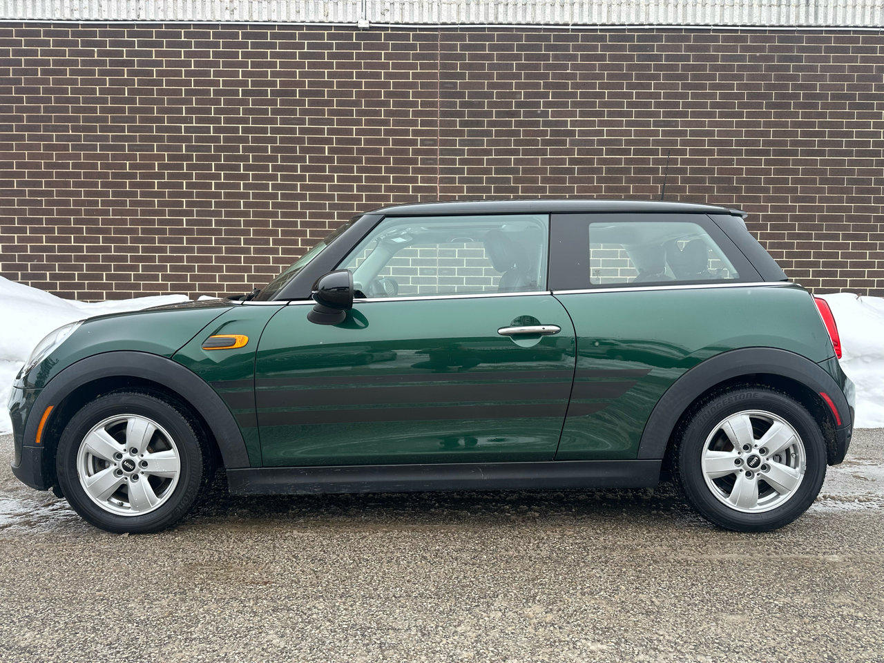 Used 2015 MINI Cooper 2-Door Hardtop image 25