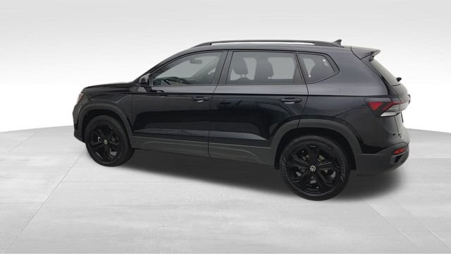 Used 2025 Volkswagen Taos SE AWD/4WD image 7