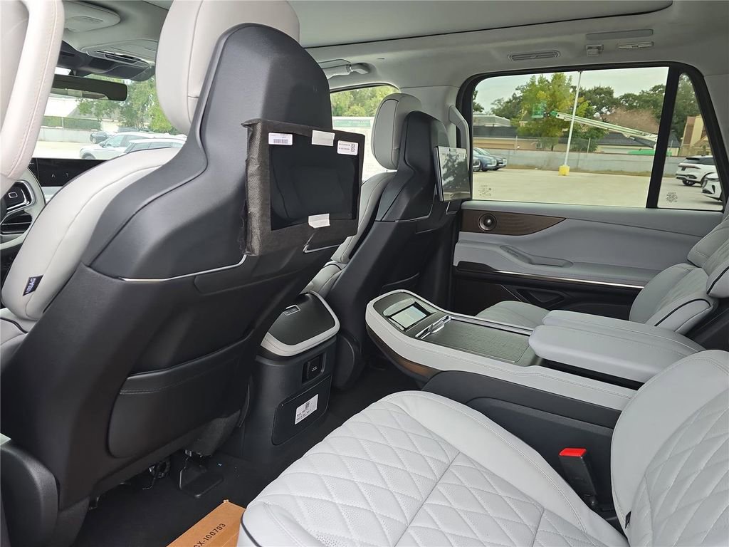 New 2025 Lincoln Navigator L Black Label w/ Black Label Special Edition image 10