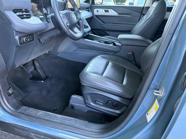Used 2025 Ford Explorer Active w/ Active Comfort Package RWD image 9