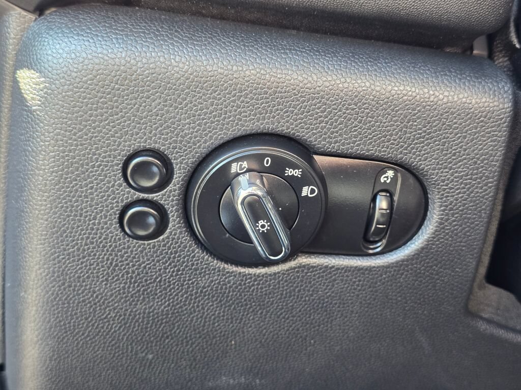 Used 2019 MINI Cooper 2-Door Hardtop FWD image 18