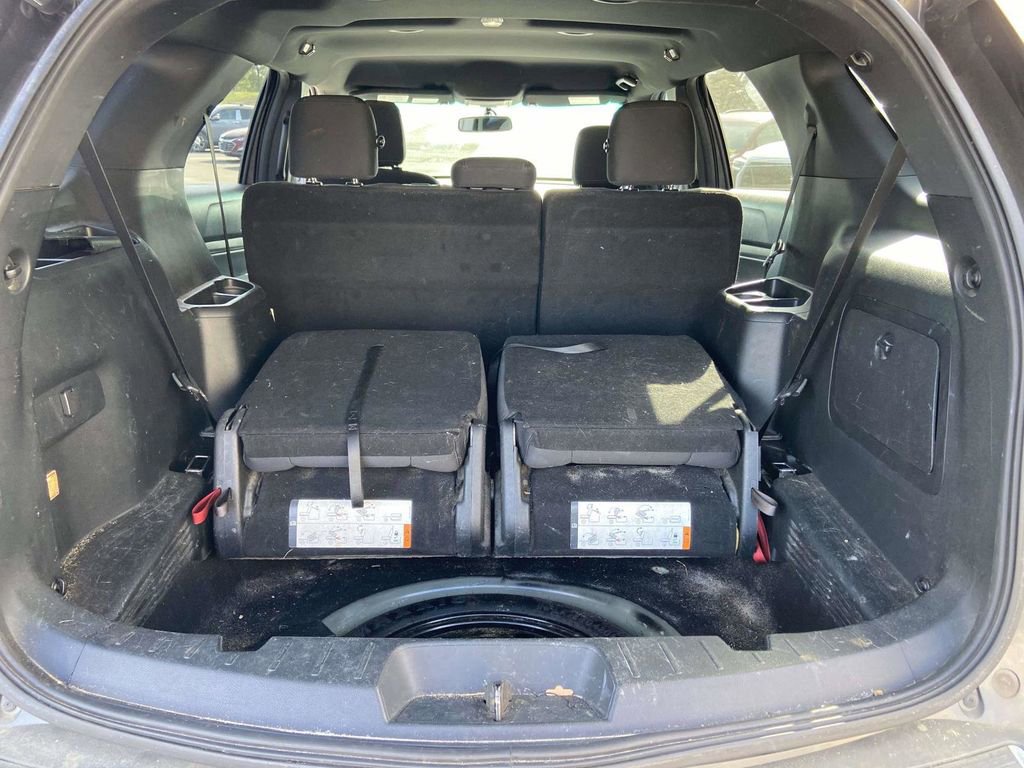 Used 2018 Ford Explorer XLT w/ Equipment Group 201A image 12