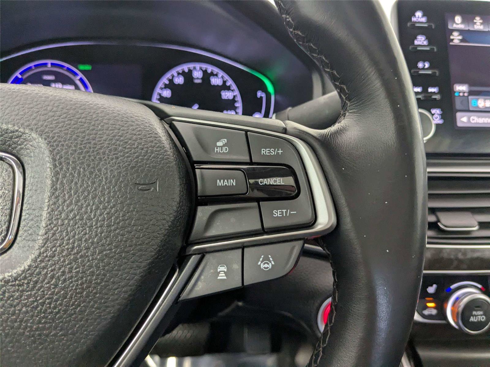 Used 2018 Honda Accord Touring image 14