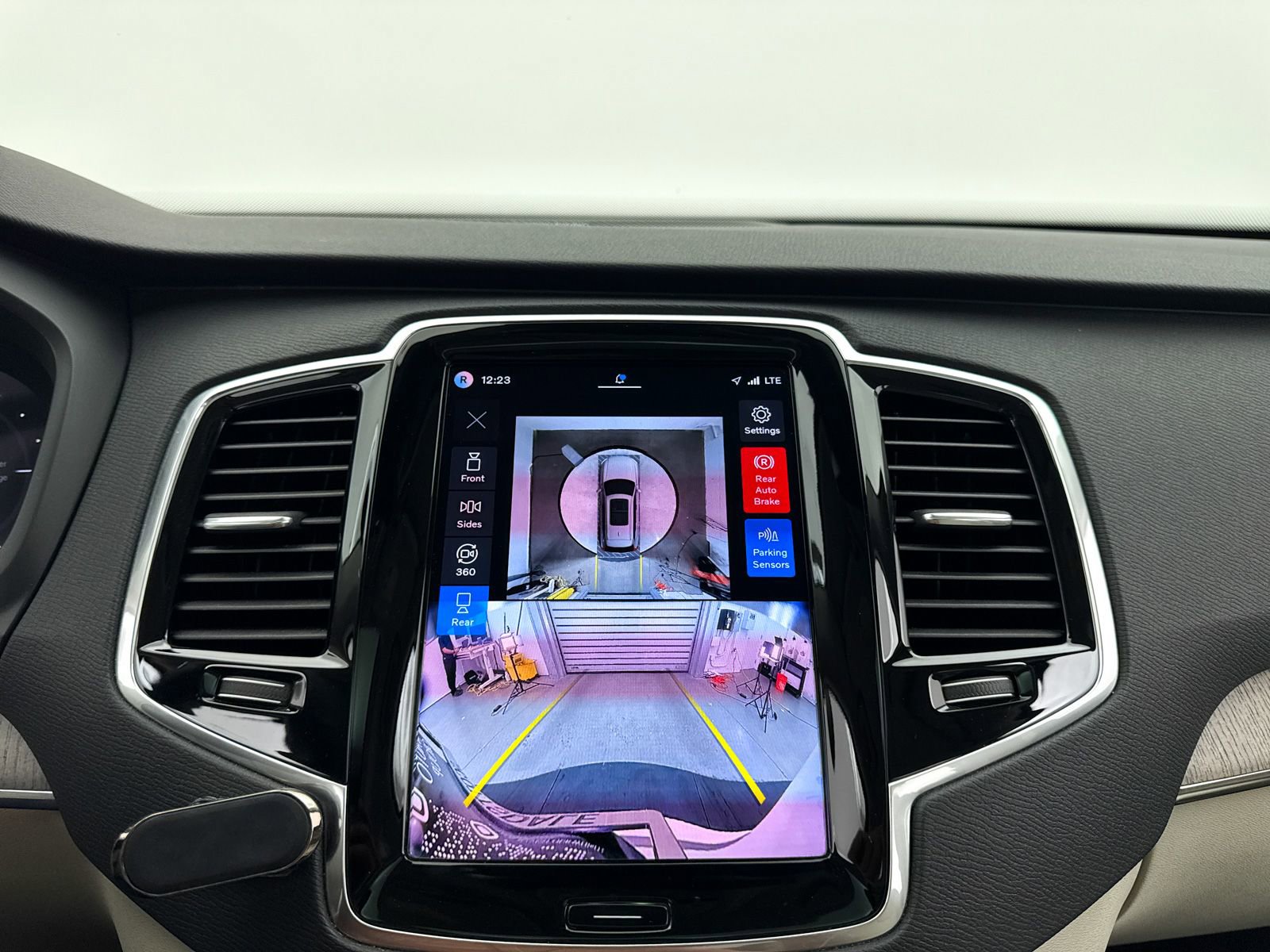 Used 2024 Volvo XC90 T8 Plus w/ Protection Package Premier image 11