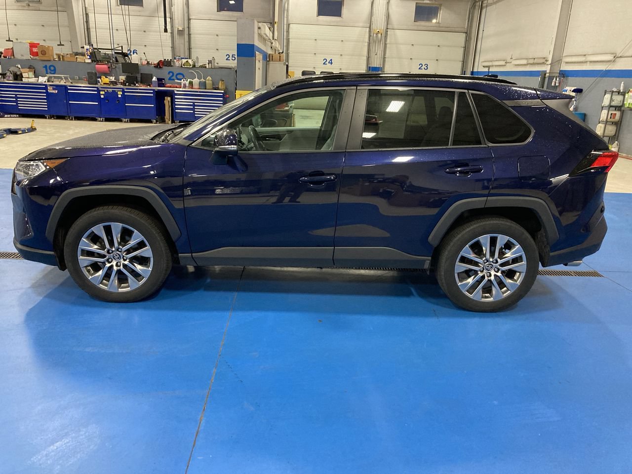 Used 2020 Toyota RAV4 XLE Premium AWD/4WD image 4