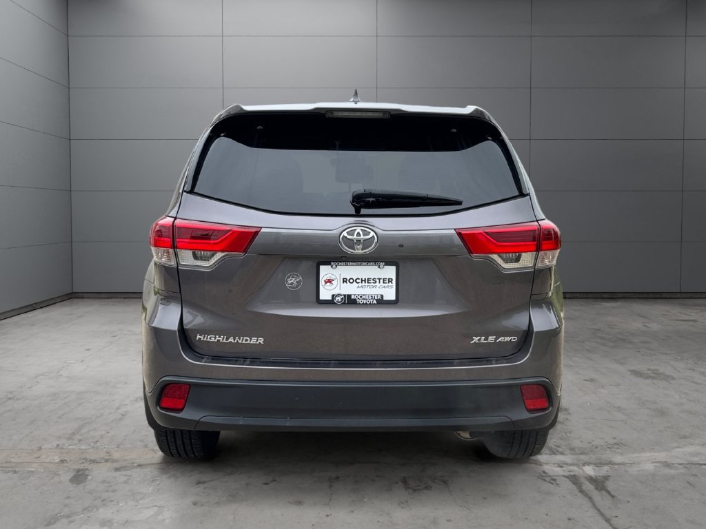 Used 2019 Toyota Highlander XLE AWD/4WD image 4