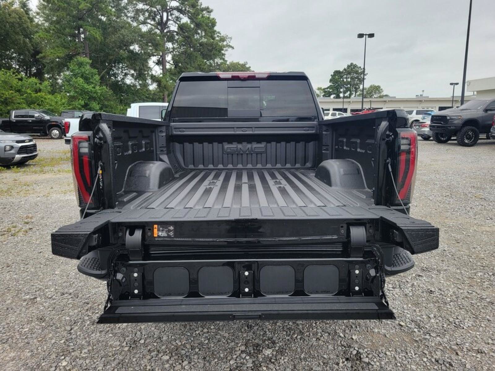 New 2026 GMC Sierra 2500 AT4 w/ AT4 Premium Plus Package AWD/4WD image 9