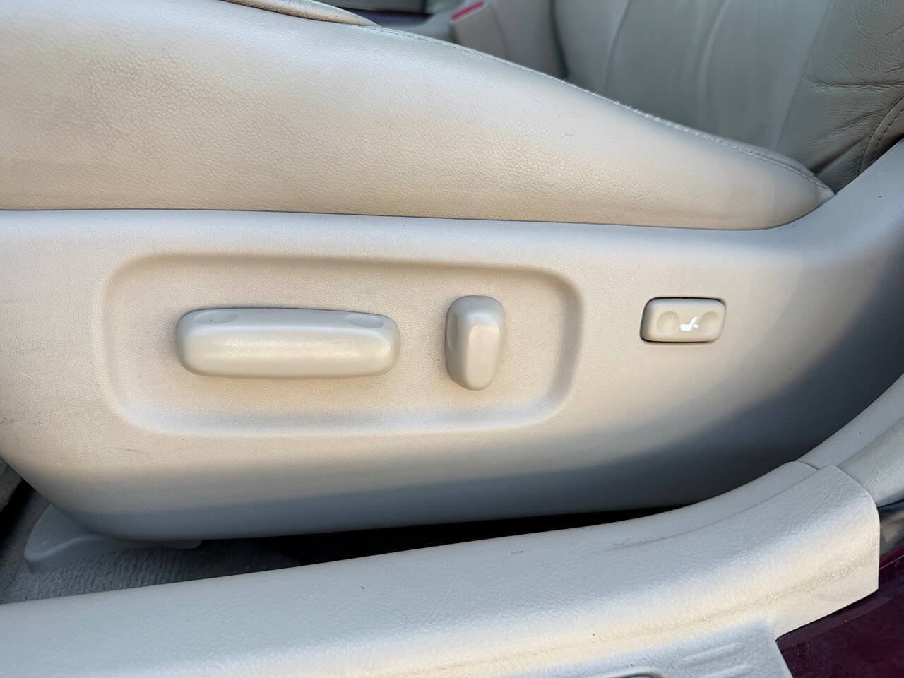Used 2008 Toyota Avalon XLS FWD image 18