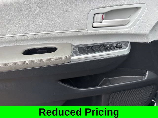 Used 2025 Toyota Sienna LE FWD image 13
