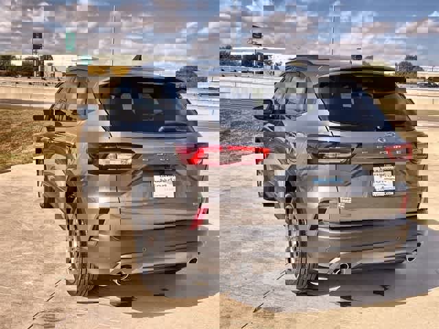 Used 2025 Ford Escape ST-Line w/ Equipment Group 301A image 5