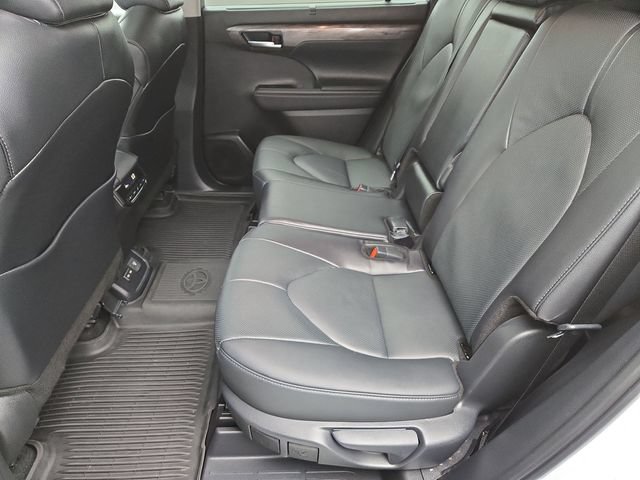Certified 2025 Toyota Highlander Limited AWD/4WD image 15