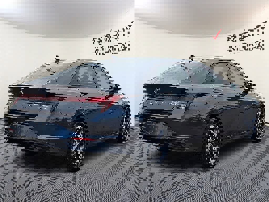 Used 2023 Hyundai Elantra SEL w/ Convenience Package image 4