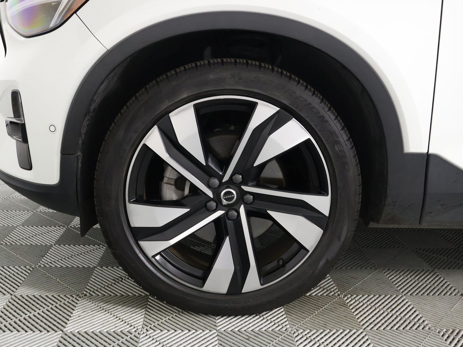 Used 2023 Volvo XC40 B5 Ultimate w/ Protection Package Premier AWD/4WD image 28