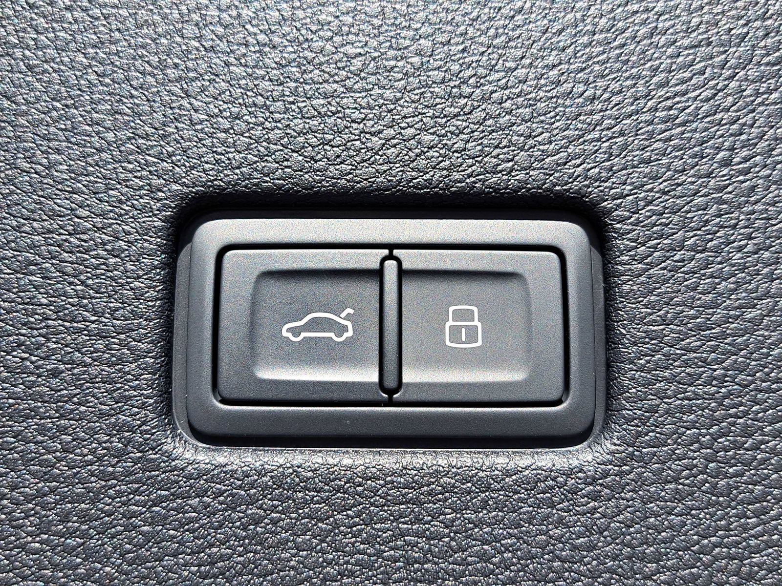 New 2026 Audi SQ8 Prestige image 13