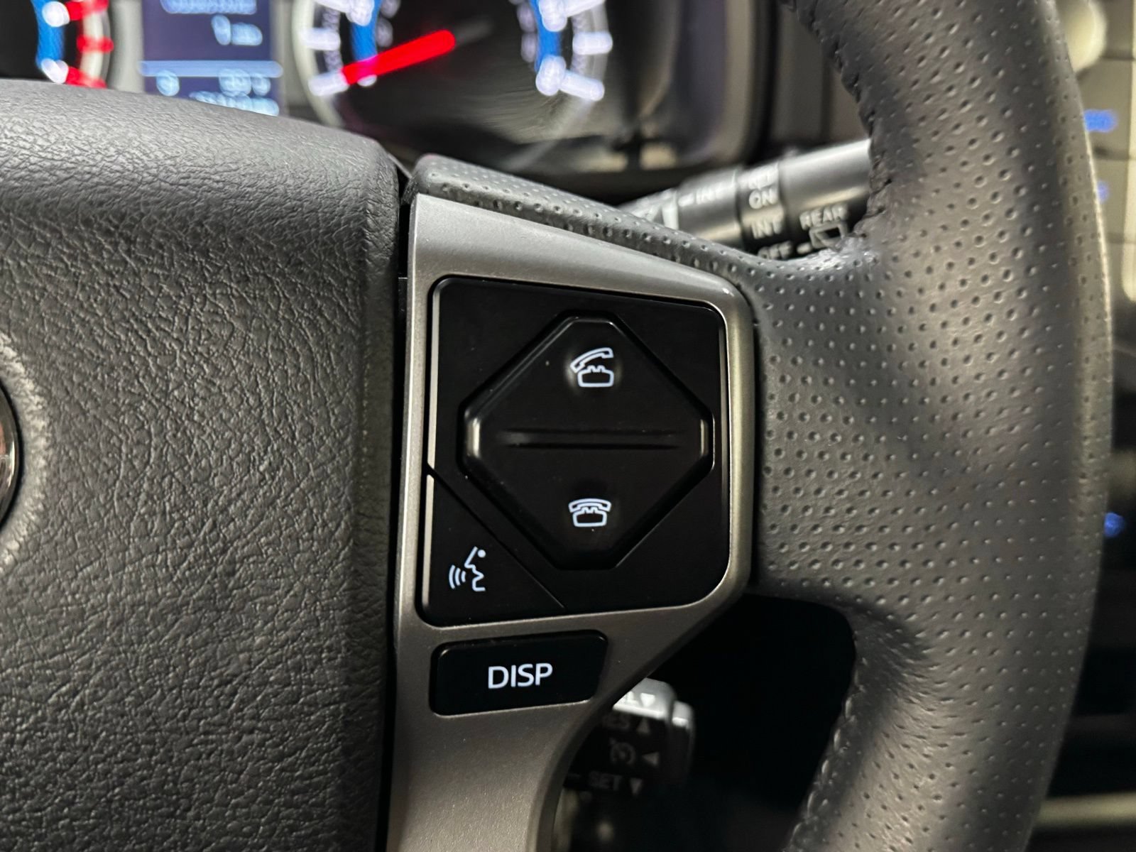 Used 2018 Toyota 4Runner SR5 AWD/4WD image 21