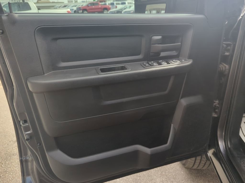 Used 2024 RAM 2500 Tradesman w/ Chrome Appearance Group image 21