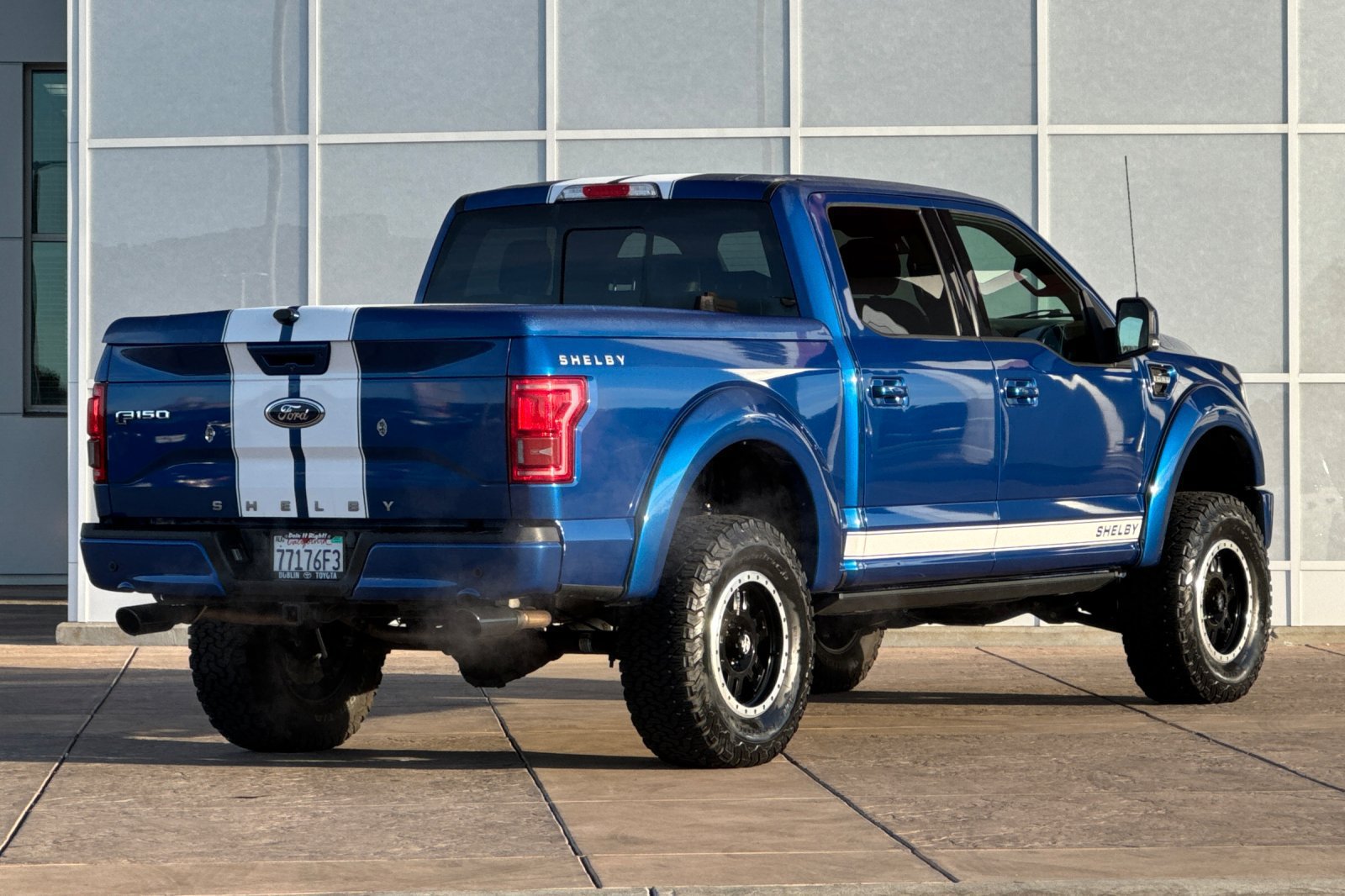 Used 2017 Ford F150 Lariat w/ Equipment Group 502A Luxury AWD/4WD image 4