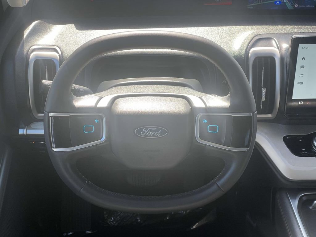 Certified 2025 Ford Expedition Active image 9