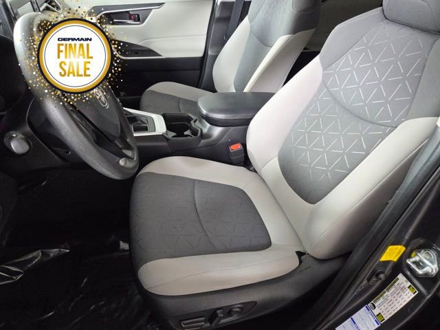 Used 2021 Toyota RAV4 XLE image 16