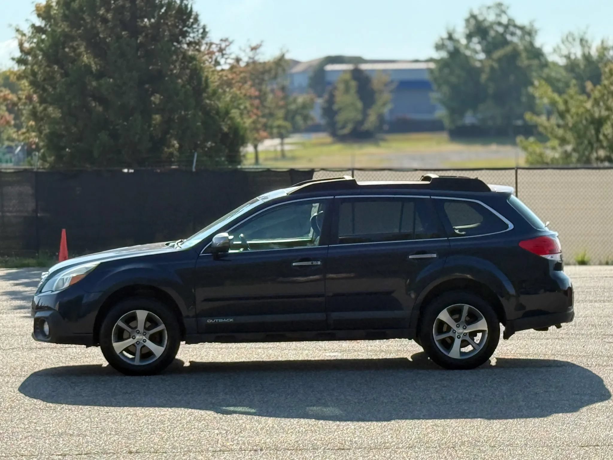 Used 2014 Subaru Outback 2.5i Limited AWD/4WD image 8