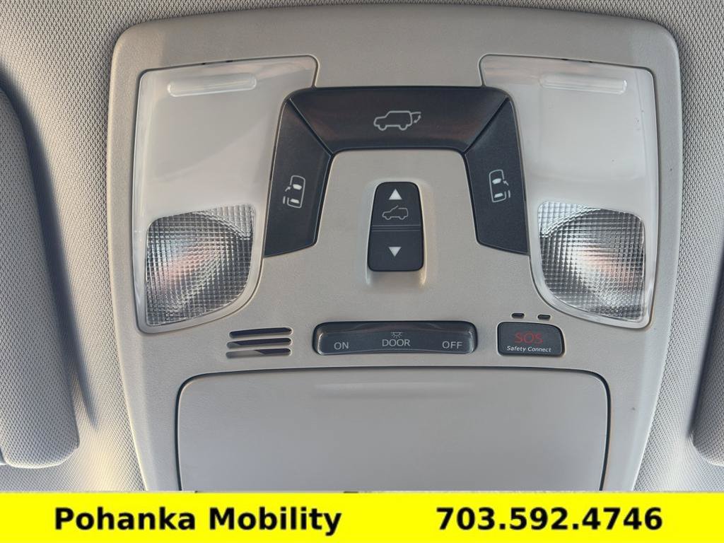 Used 2020 Toyota Sienna XLE w/ XLE Navigation Package FWD image 25