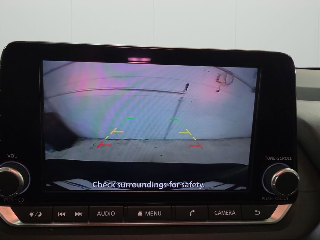 Used 2025 Nissan Rogue SV image 9