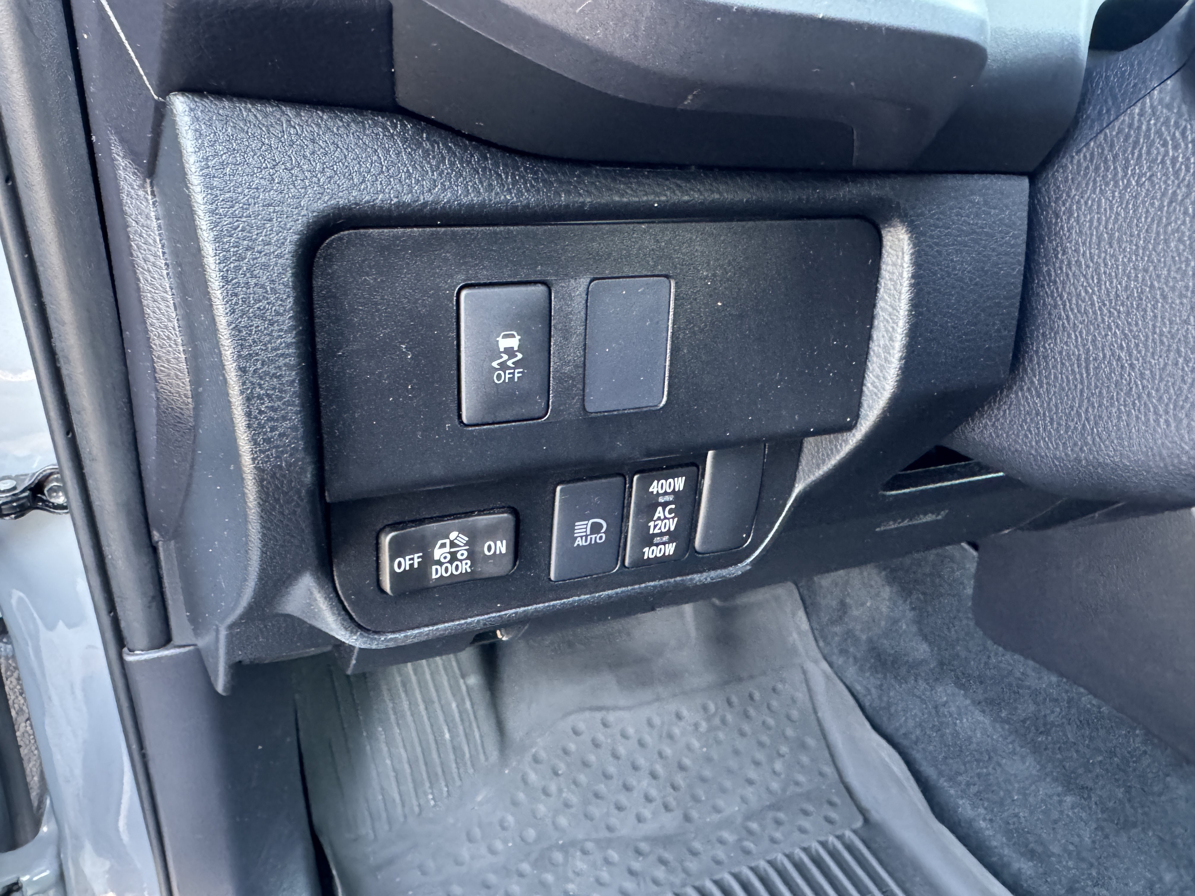 Used 2021 Toyota Tacoma TRD Sport w/ TRD Premium Sport Package AWD/4WD image 32
