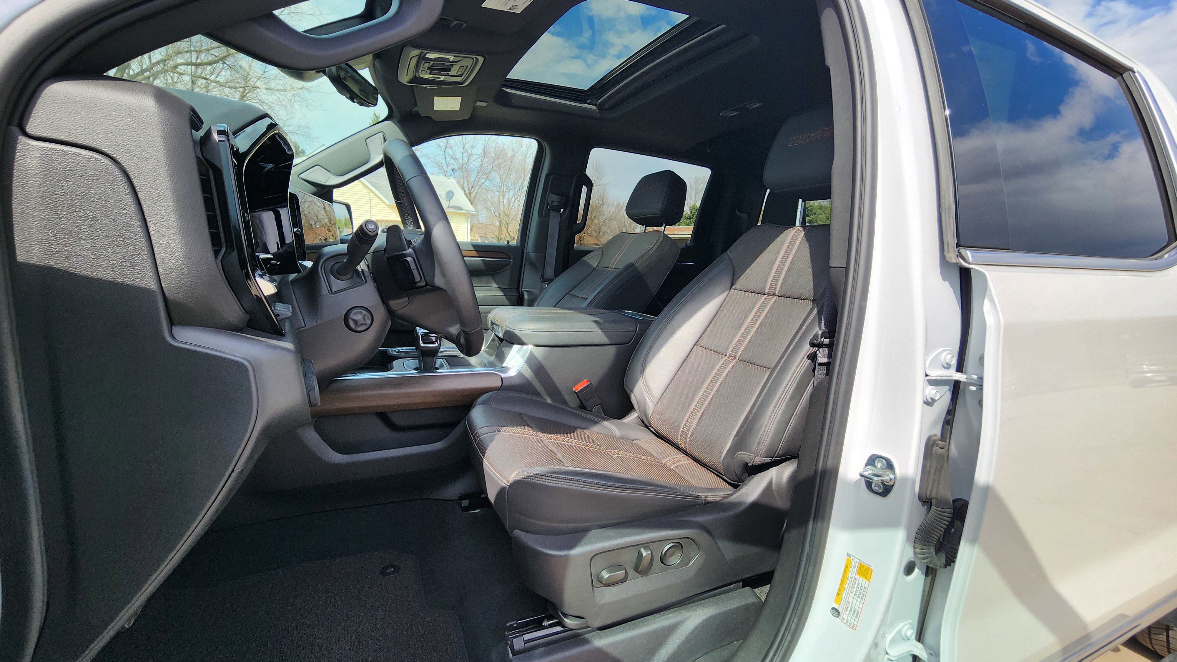 Used 2025 Chevrolet Silverado 1500 High Country w/ Technology Package image 13