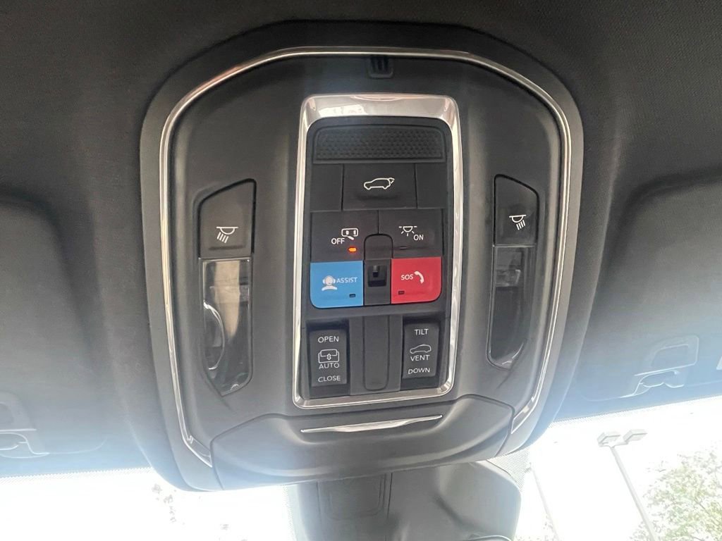 Certified 2025 Jeep Grand Cherokee Laredo X w/ Luxury Tech Group I AWD/4WD image 25