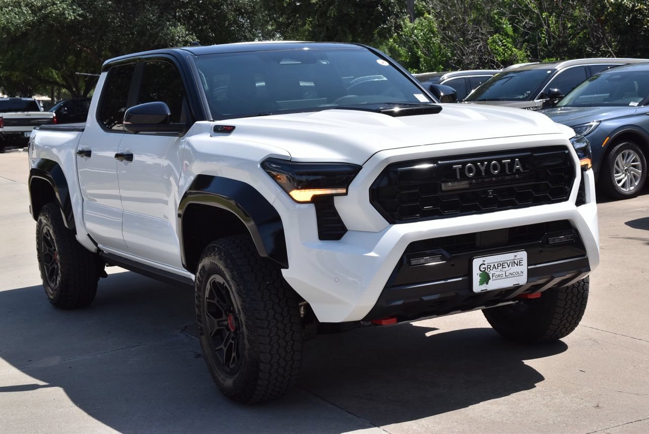 Used 2025 Toyota Tacoma TRD Pro AWD/4WD image 4