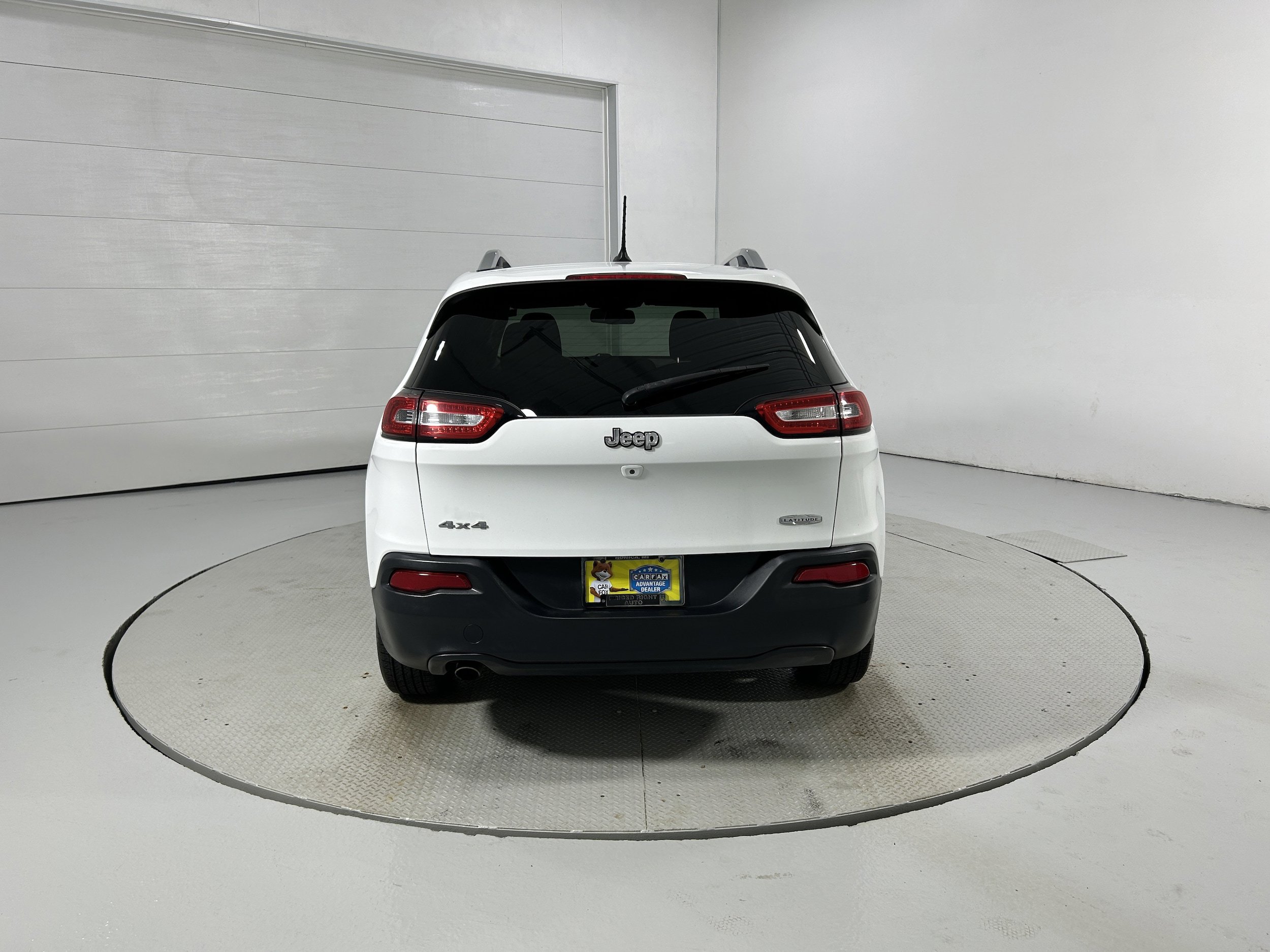 Used 2015 Jeep Cherokee Latitude w/ Cold Weather Group AWD/4WD image 30