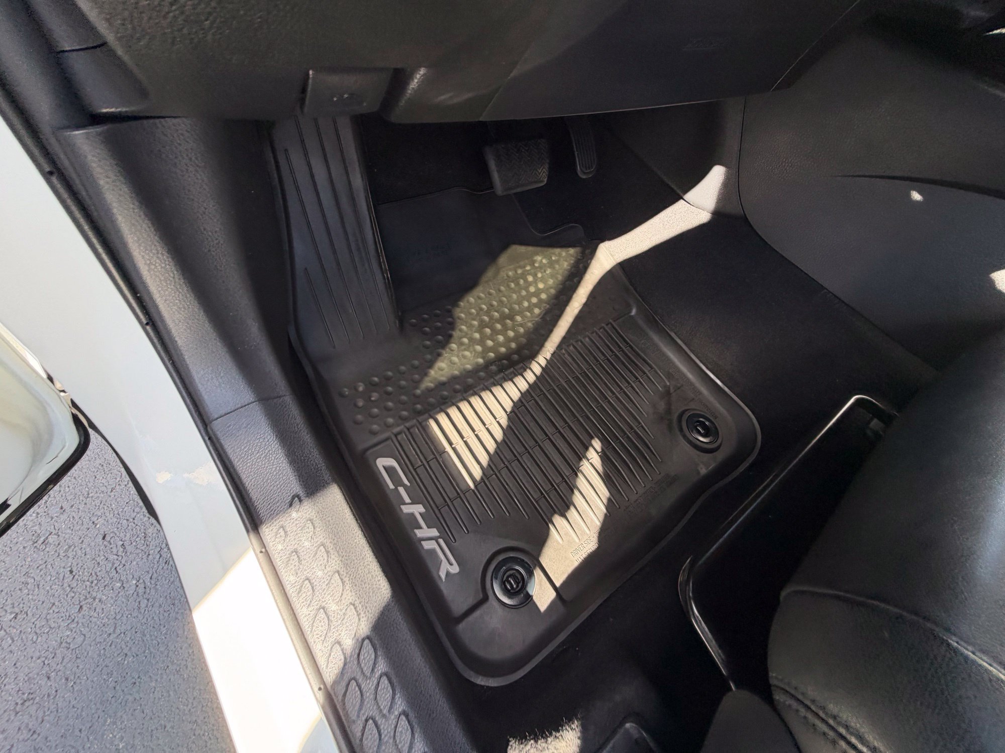 Used 2019 Toyota C-HR Limited FWD image 16
