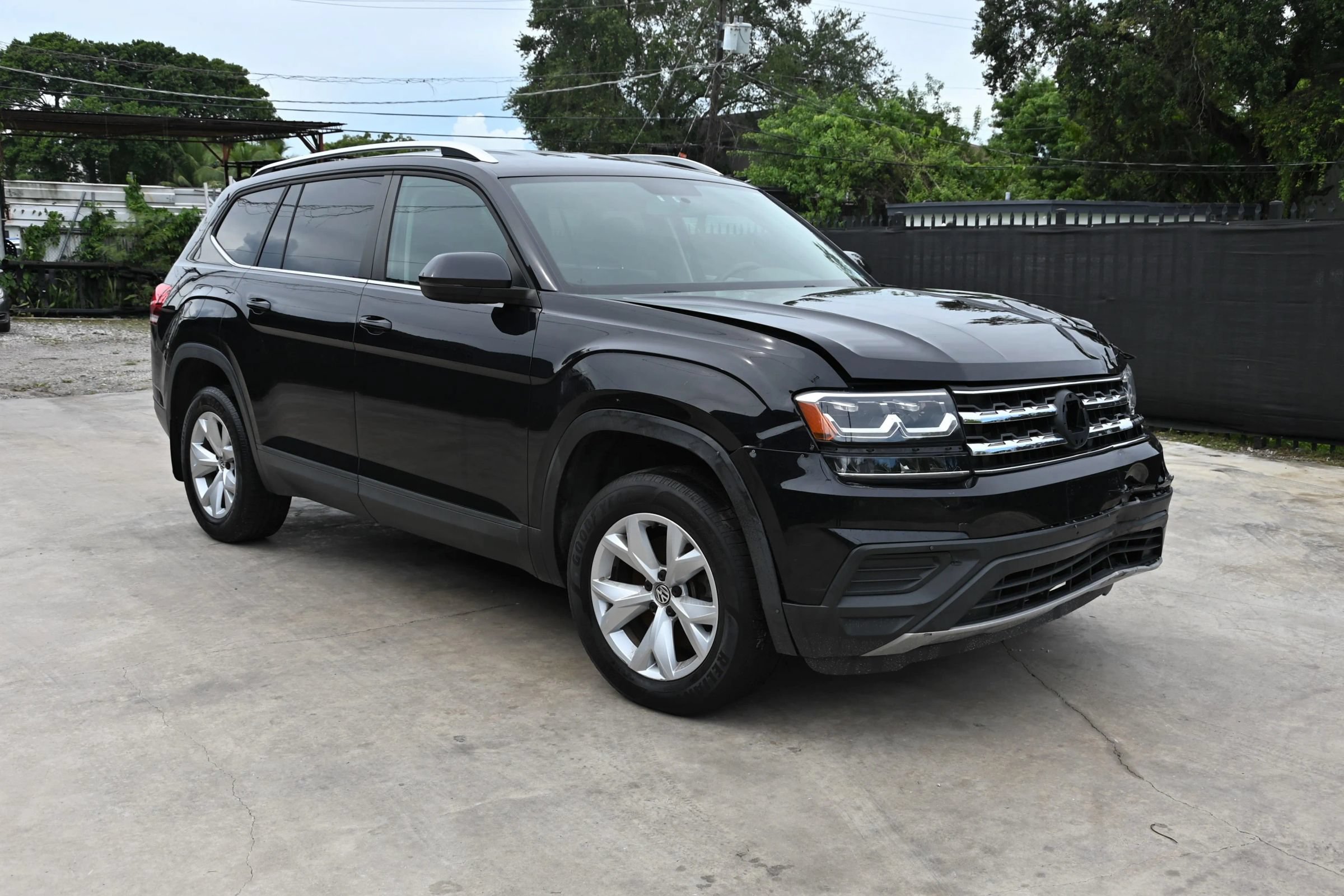 Used 2018 Volkswagen Atlas S FWD image 1