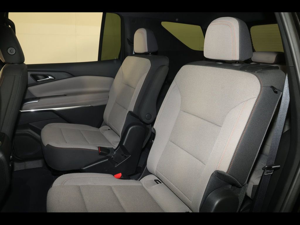 Used 2025 Chevrolet Traverse LT image 31