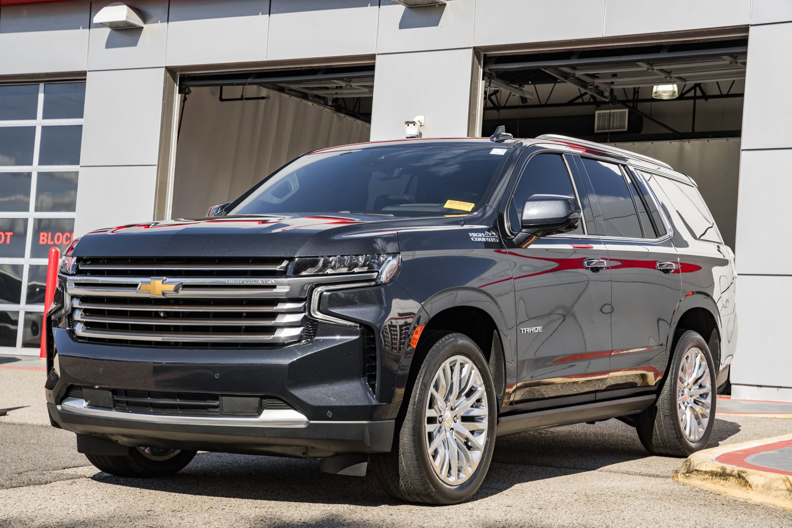 Used 2023 Chevrolet Tahoe High Country image 3