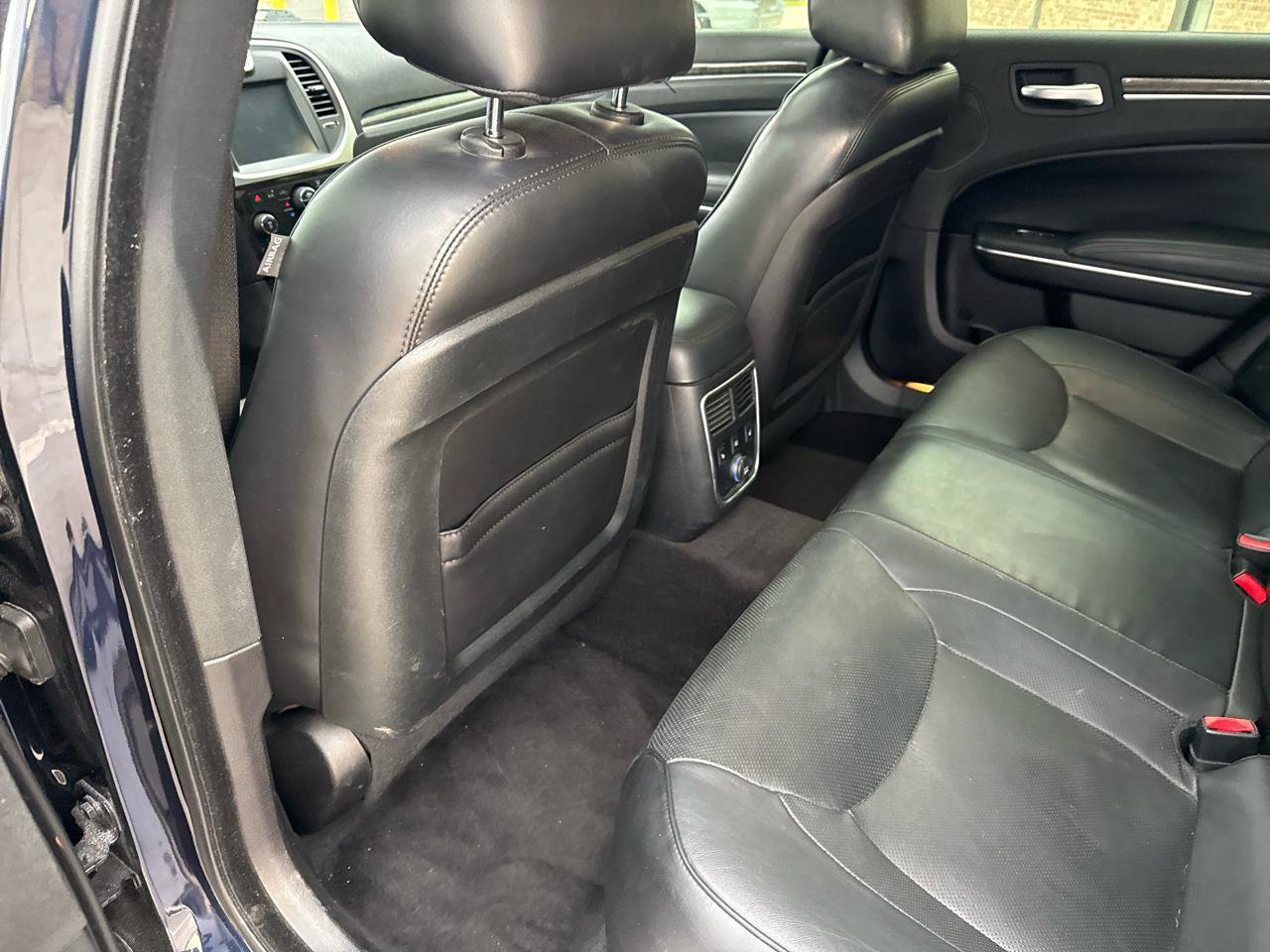 Used 2011 Chrysler 300 C w/ Sound Group RWD image 38