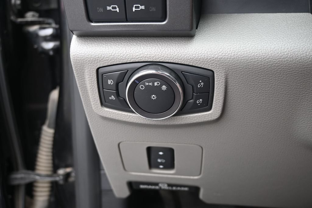 Used 2019 Ford F250 XLT w/ XLT Premium Package AWD/4WD image 36