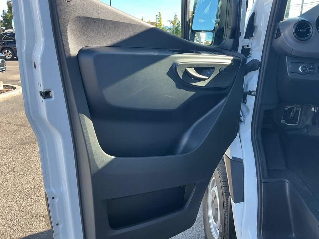 Used 2025 Mercedes-Benz Sprinter 2500 image 14
