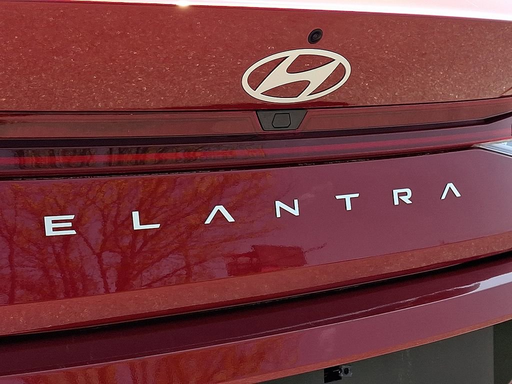 Used 2025 Hyundai Elantra SEL image 20