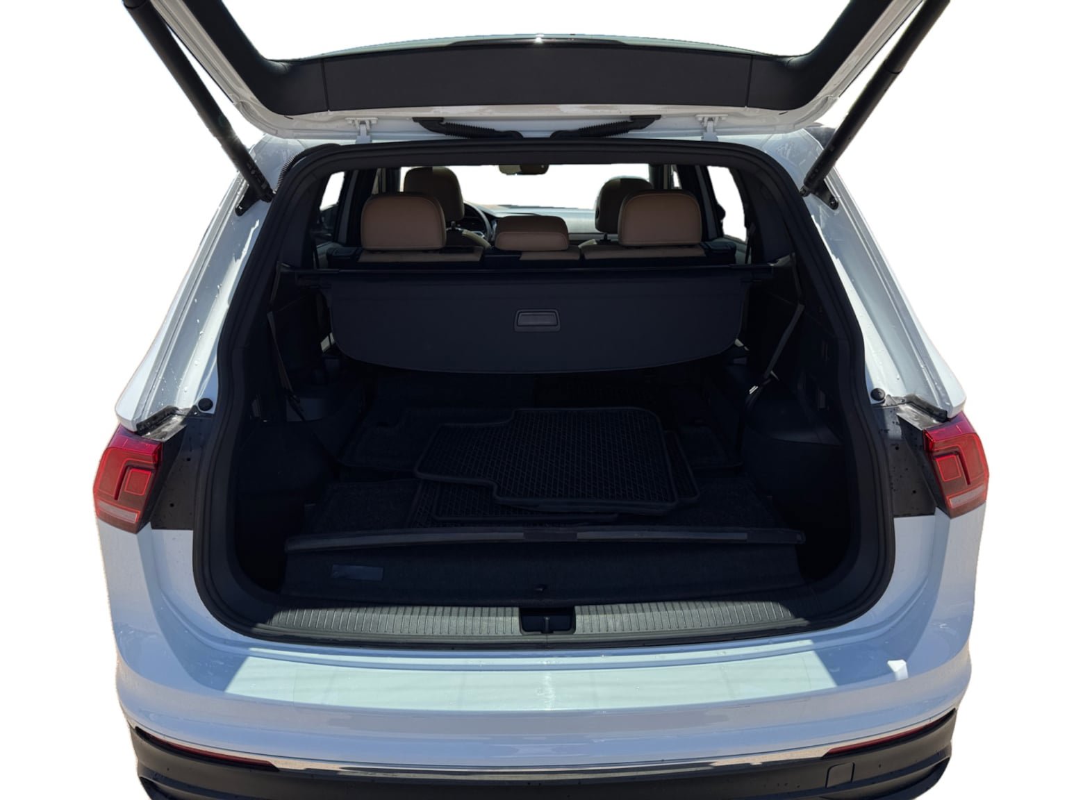 Used 2024 Volkswagen Tiguan SE w/ Panoramic Sunroof Package FWD image 19