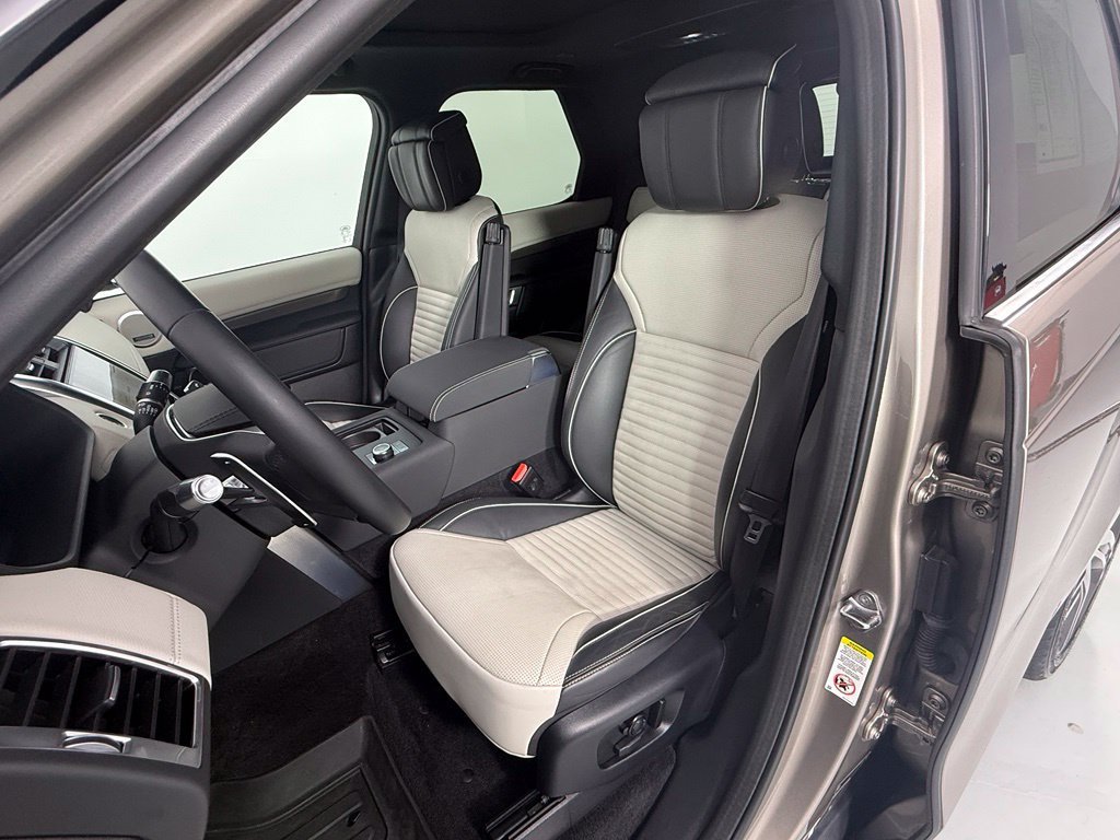 Used 2021 Land Rover Discovery HSE R-Dynamic AWD/4WD image 14