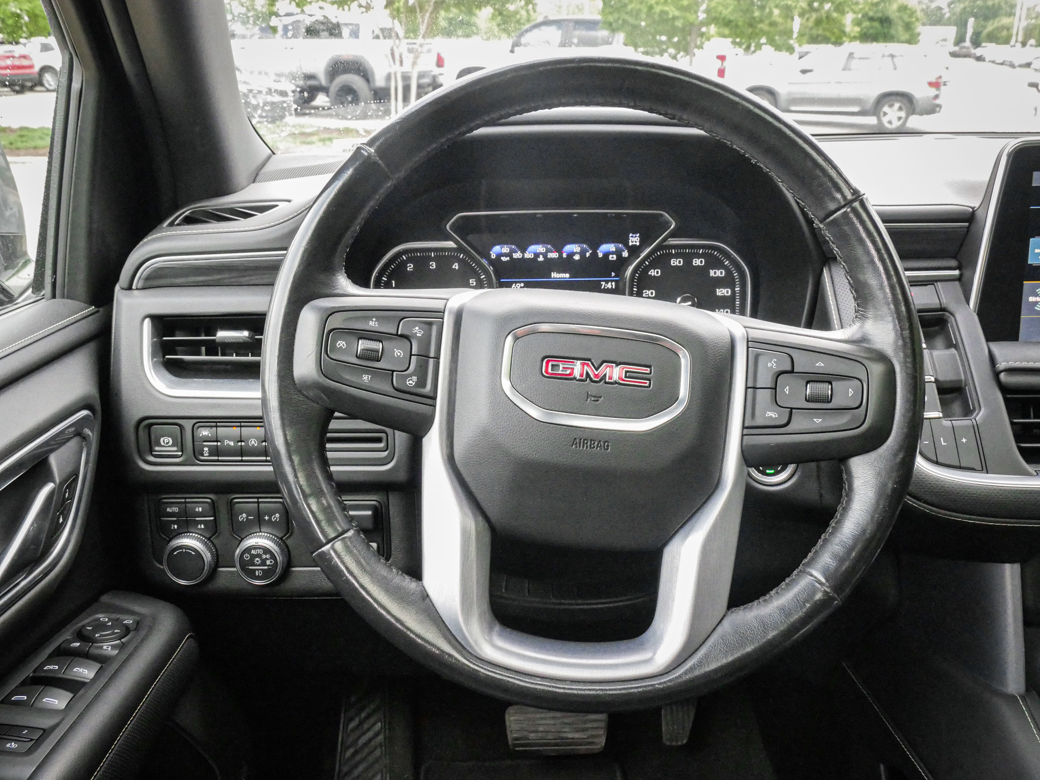 Used 2021 GMC Yukon XL SLT w/ SLT Luxury Plus Package AWD/4WD image 18
